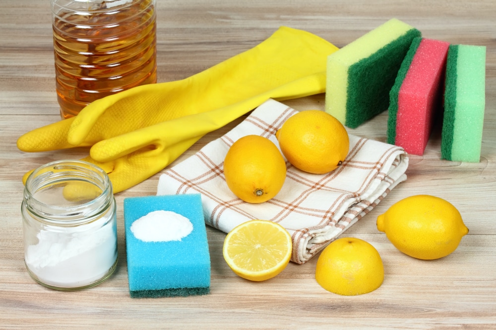 Obyčejný citron či ocet pomohou dokonale vybělit zašedlé záclony. Bez zbytečné chemie