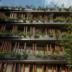 I polyfunkční městská budova může být plná zeleně